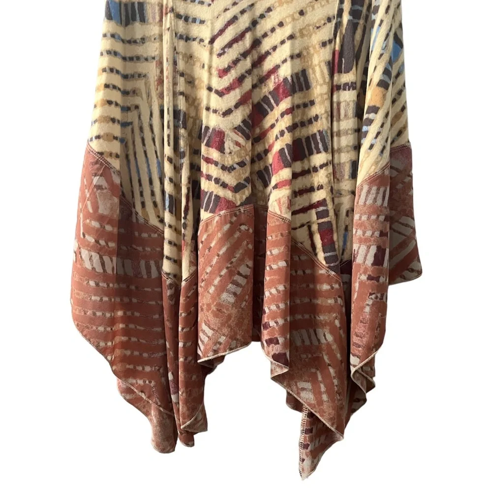 FREE PEOPLE | SLEEVELESS HANDKERCHIEF HEM ASYMMETRICAL TOP - Picture 4 of 9